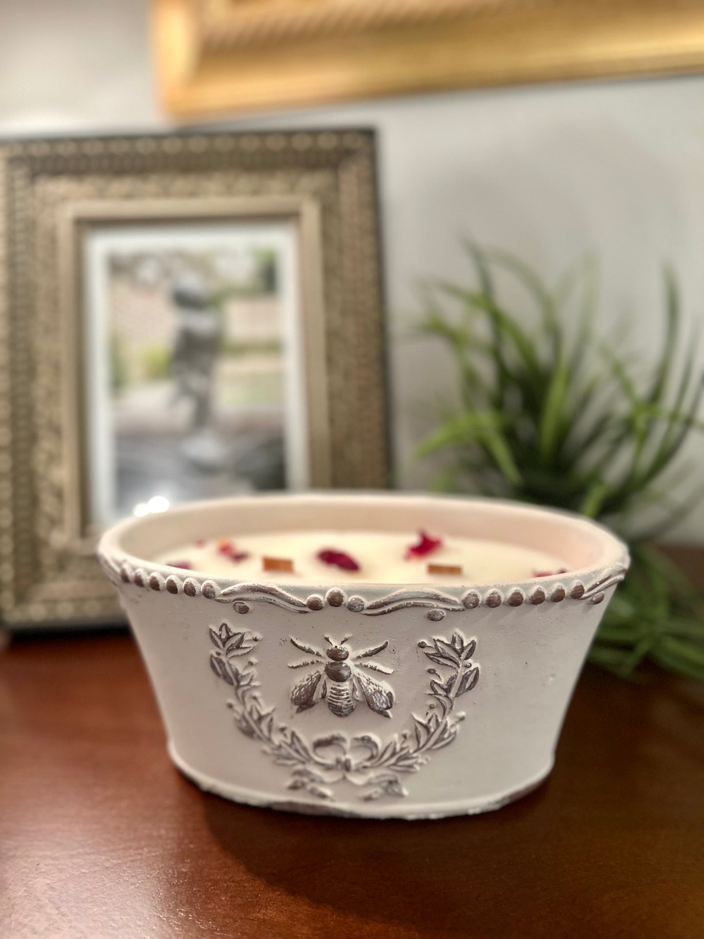 Oval Bee Crest Soy Candle